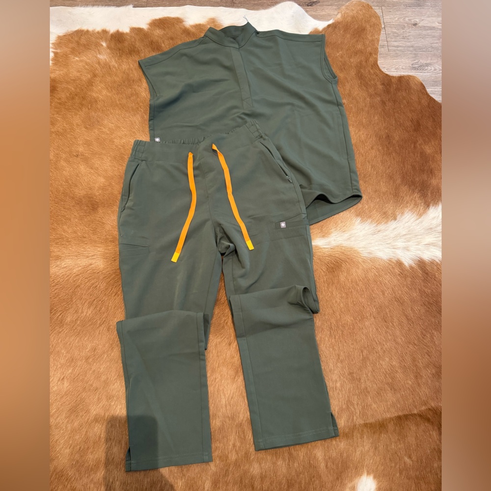 Figs Scrubs Scrub Rafaela top Evans pant XXS SP small petite Moss green